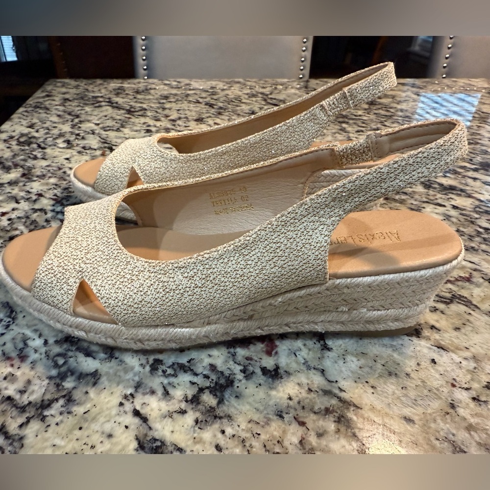 Alexis Leroy Slingback Sandals NWOT Size 9 - Picture 4 of 8